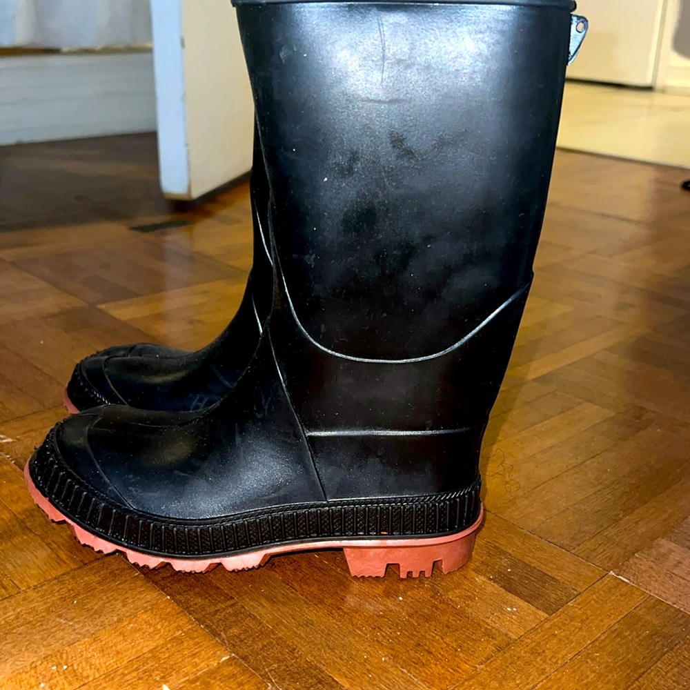 Black rubber rain boots